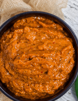 Thai Keto Red Curry paste in a black bowl
