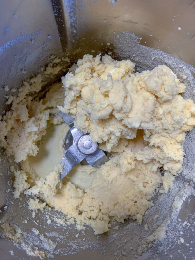 Mixed pastry in thermomix bowl