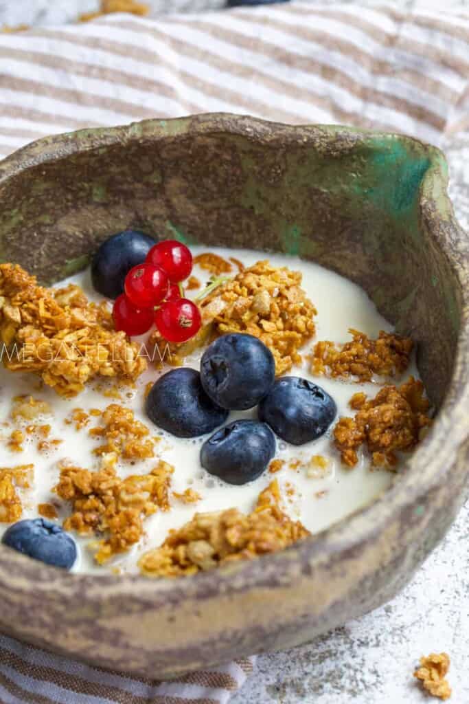 Cereal, milk and berries in a bowl
