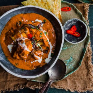 A close up of chicken tikka masala in a blue bowl.